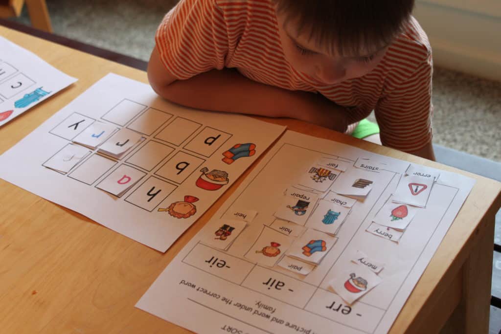 Air phonics game with pictures and words on a wooden background. 